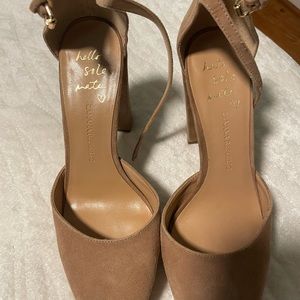 Banana Republic - Tan Suede 5inch Platform Shoes - Good Condition